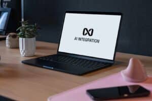 Pessoa usando notebook com interface de inteligência artificial, representando novidades da IA, agentes autônomos e automação digital em 2026